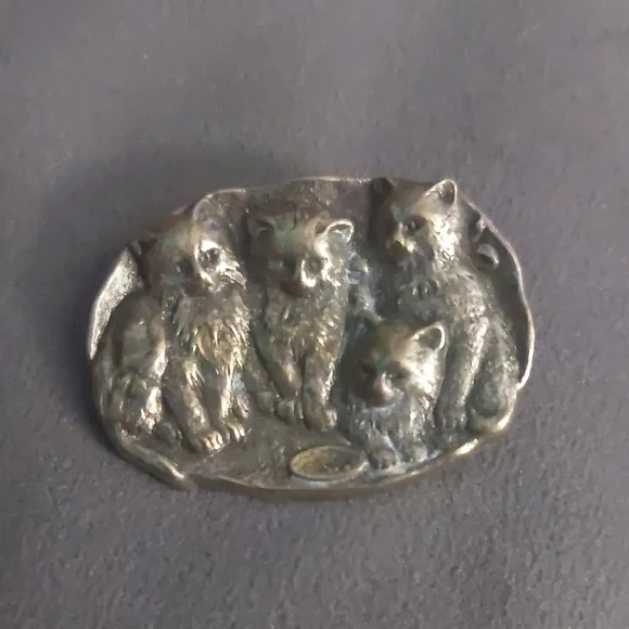 Vintage Silver/Pewter Toned Cats Lightweight Brooch Pin - Picture 1 of 16